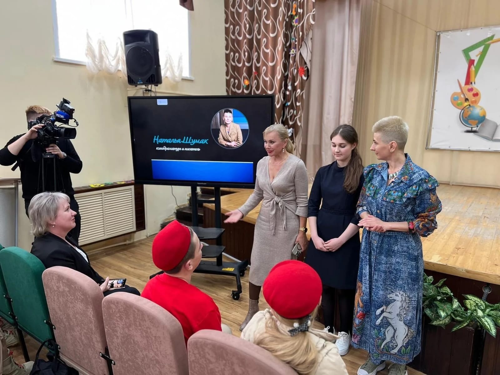 Тулисова М.А. организатор встречи с кинодраматургом и писателем Натальей Шумак.